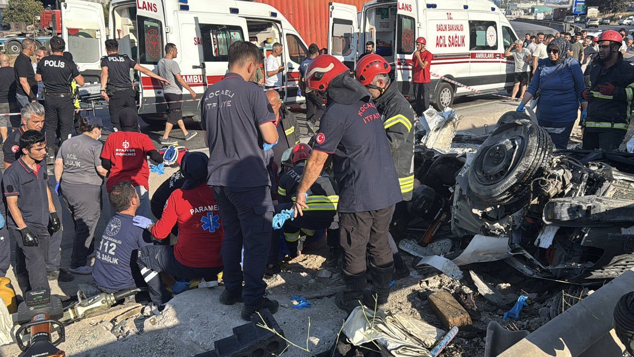 Kocaeli'de art arda trafik kazası: 5 ölü, 1 yaralı