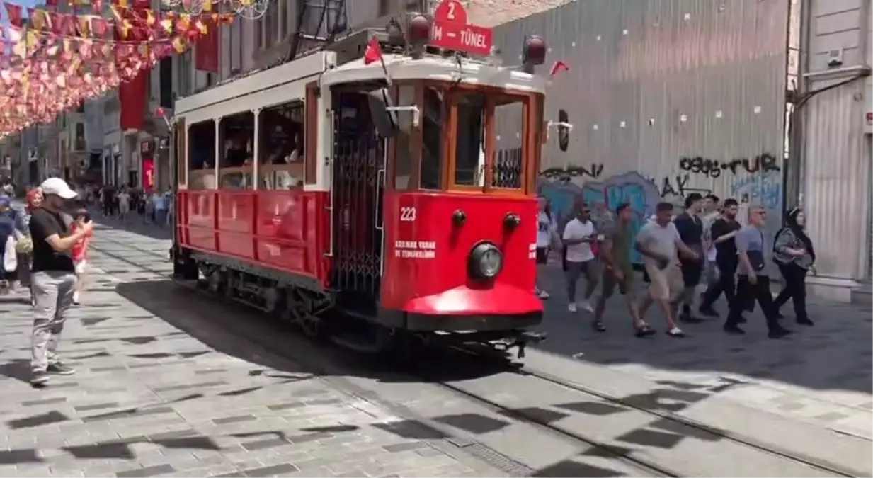 Trafik Kazası İstiklal Caddesi'nde meydana geldi.