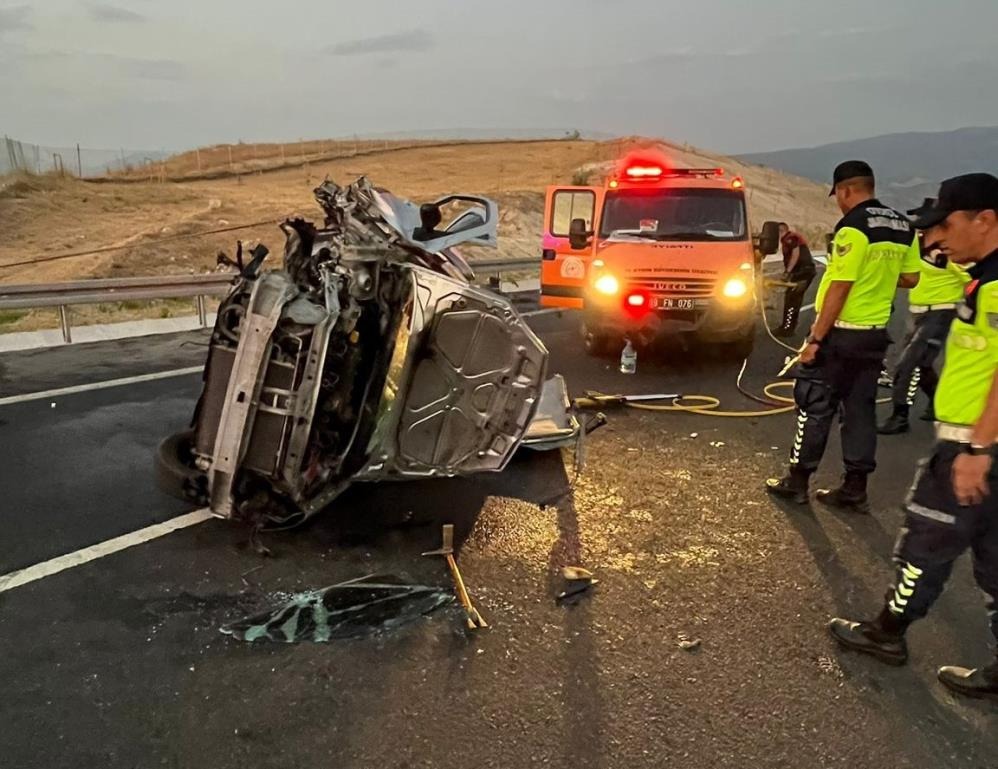 Yenipazar, Aydın'da Kaza: 3 Yaralı Kurtarıldı