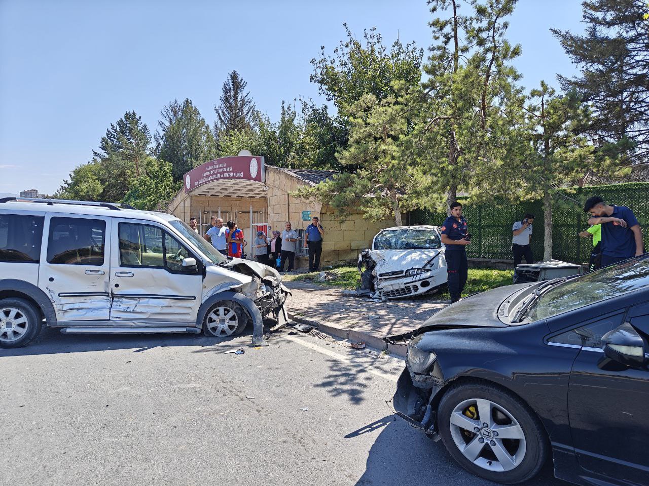 Zincirleme kaza sonucu bir kişi yaralandı – Son dakika haberi