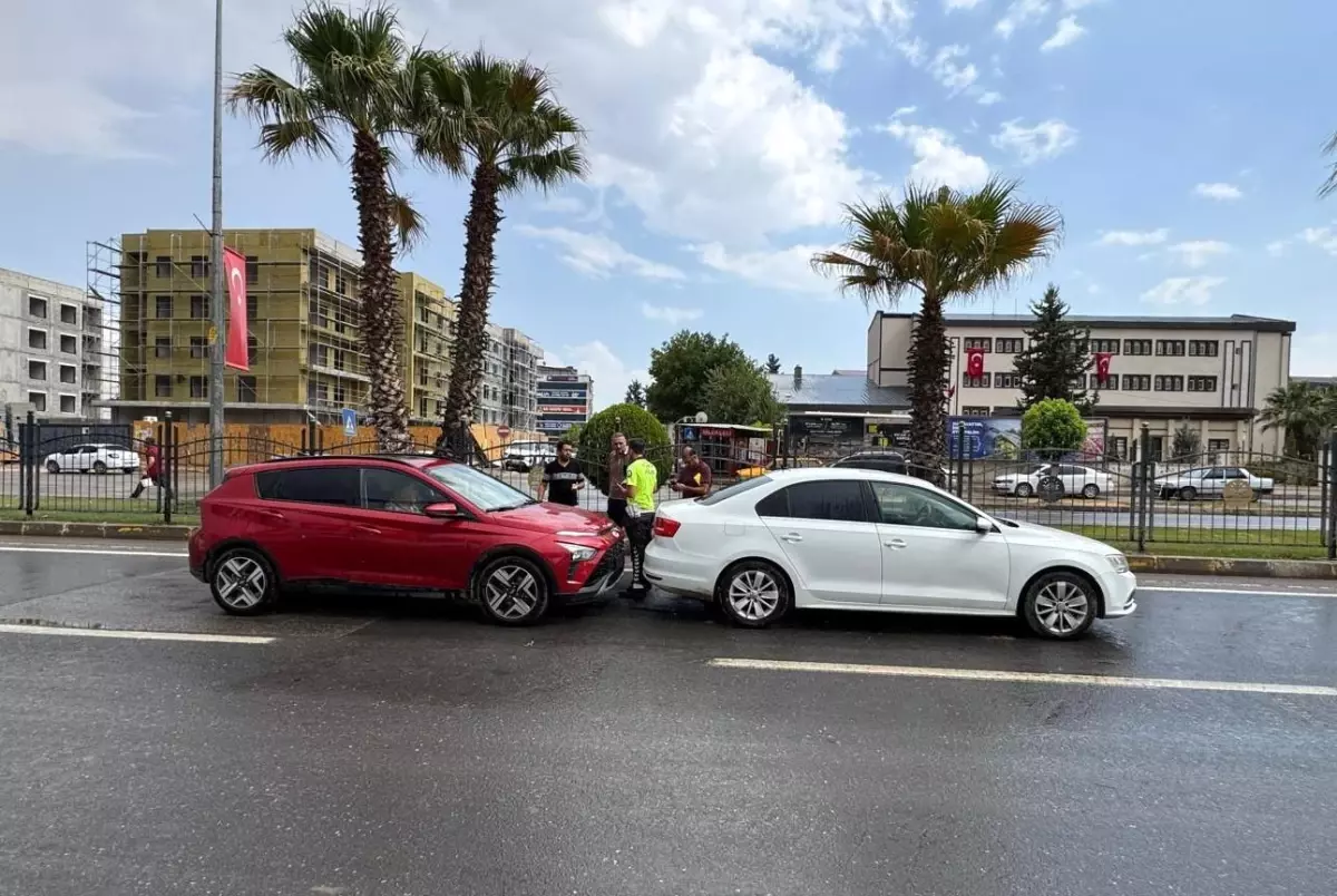 Adıyaman'da Trafik Kaza: 2 Kişi Yaralı