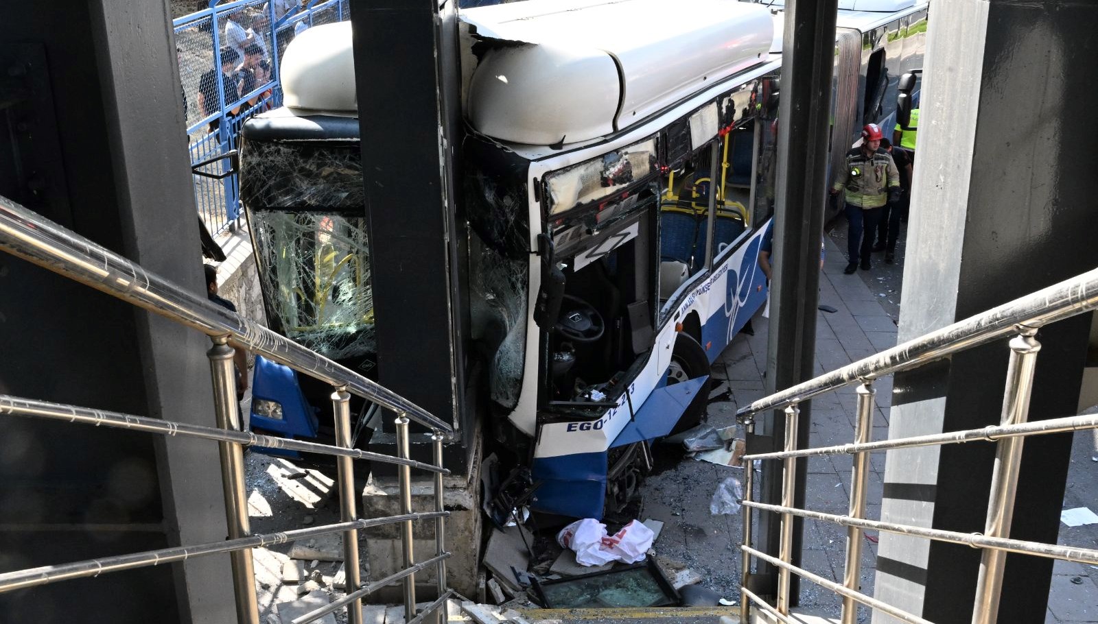 Ankara'da belediye otobüsü kaza: 27 yaralıdan biri ağır durumda.