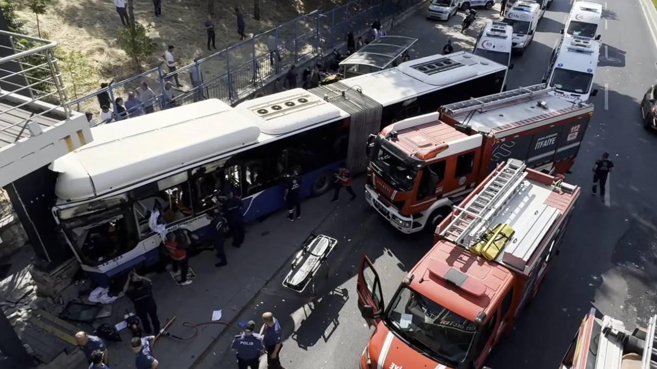 Ankara'da belediye otobüsü kaza geçirdi: 20 kişi yaralandı.