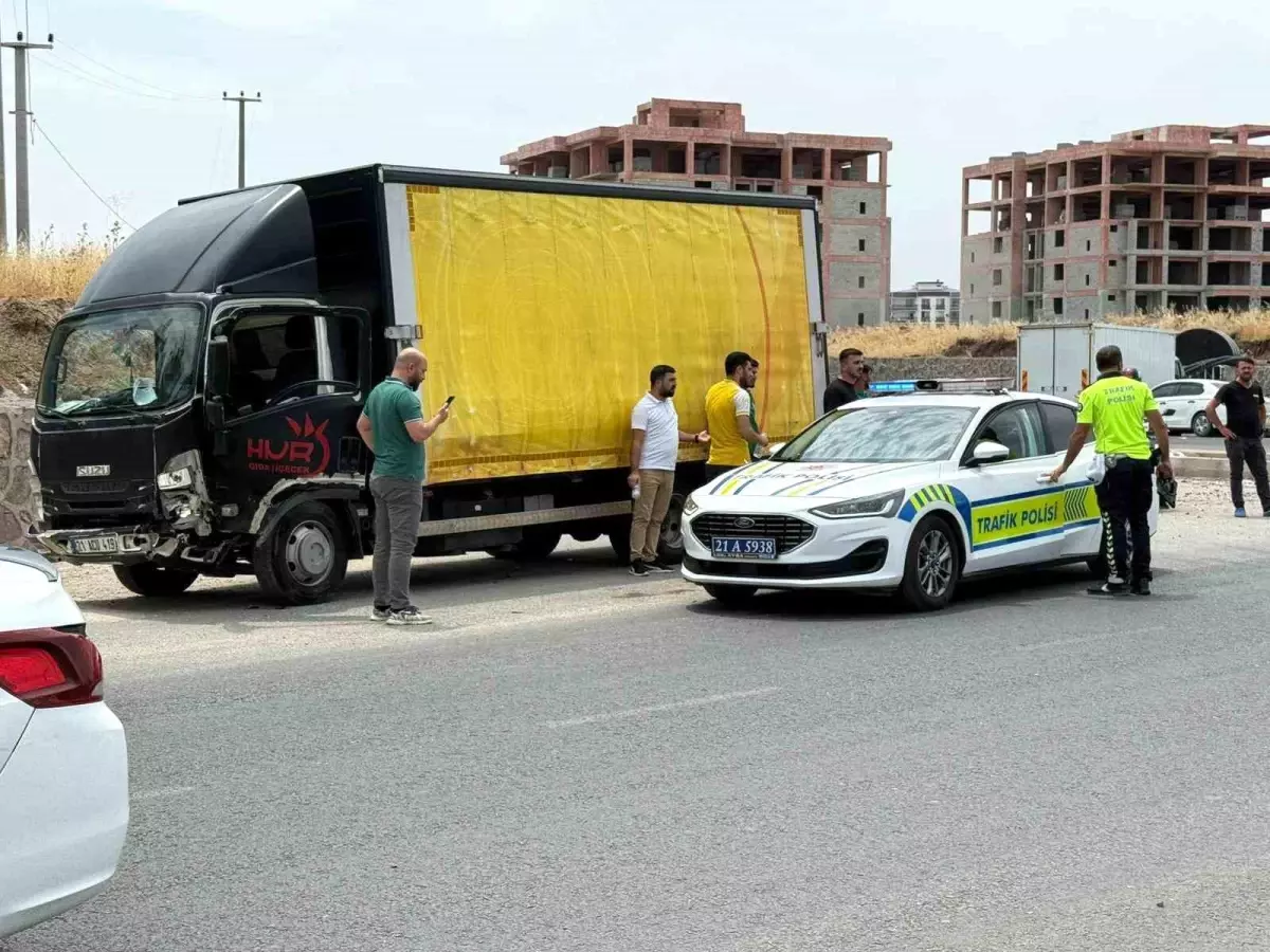 Diyarbakır'da Kaza Sonucu 2 Kişi Yaralandı.