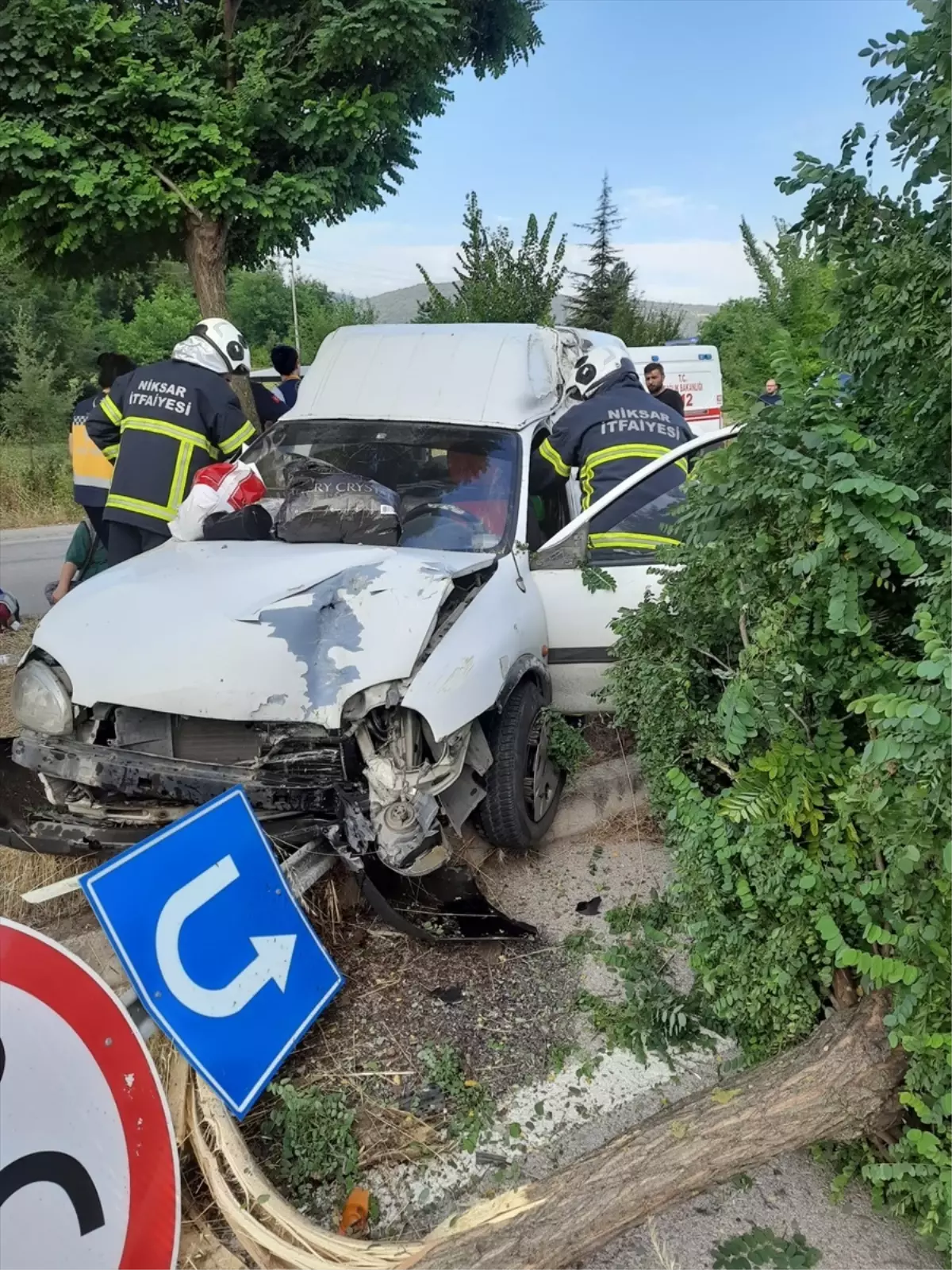 Niksar'da trafik kazasında 4 kişi yaralandı.