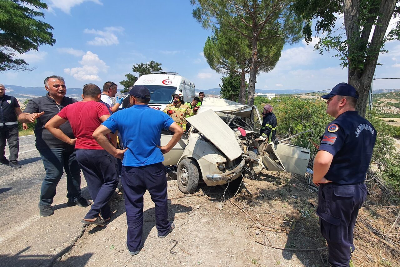 Trafik kazasında 1 ölü, 4 yaralı! - En son haberler