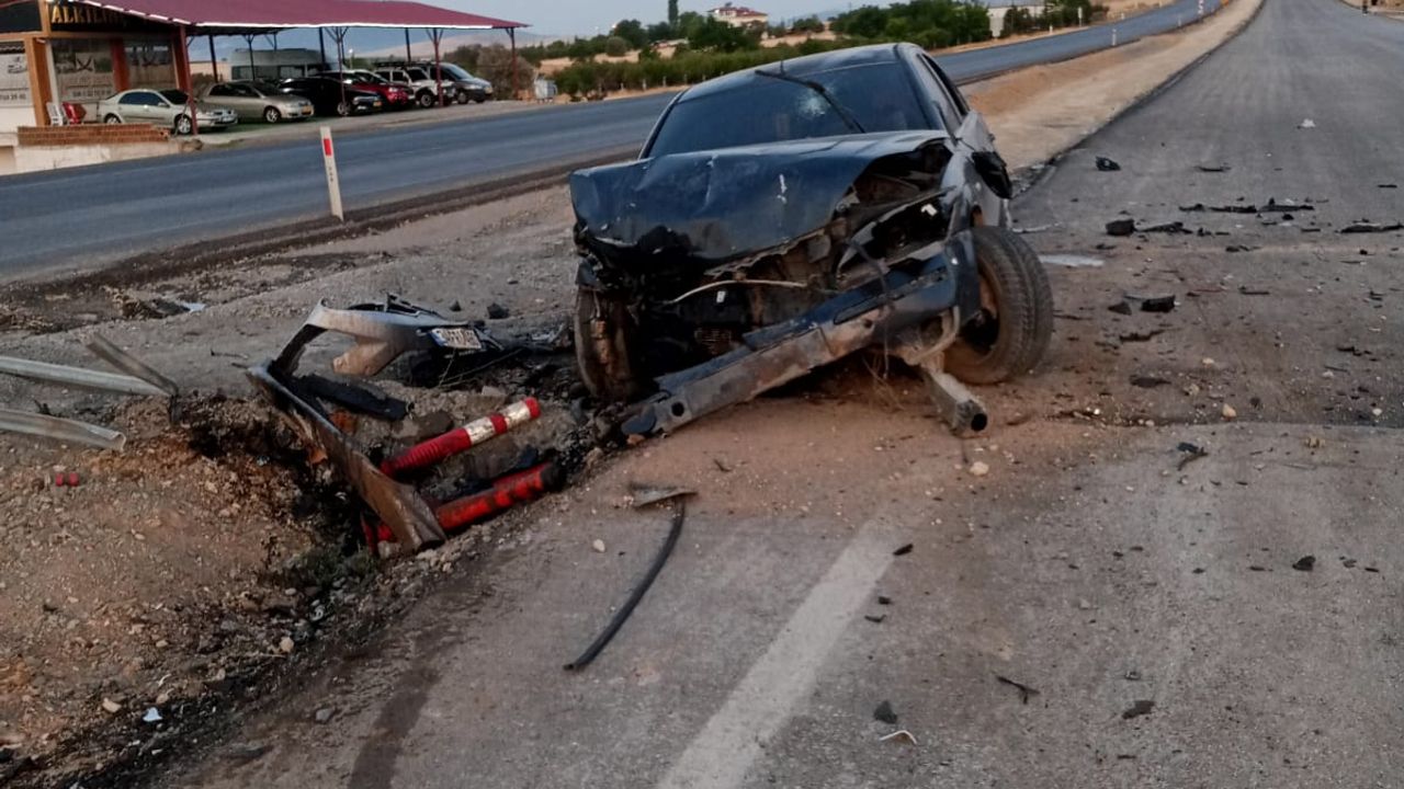 Erçene Kavşağı'nda Trafik Kazasında 4 Kişi Yaralandı.