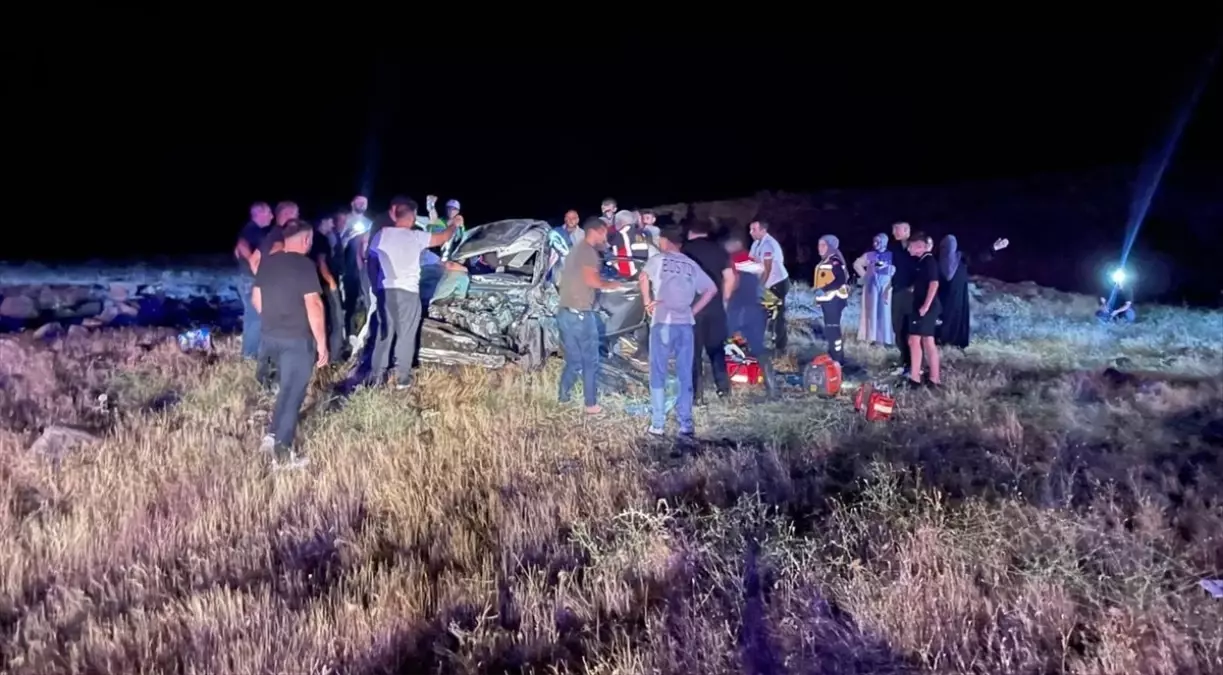 Karakoçan'da Kaza Sonucu 2 Kişi Hayatını Kaybetti, 3 Kişi Yaralandı.