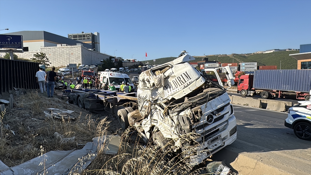 Kocaeli'de 5 kişi hayatını kaybetti, tır şoförü gözaltına alındı.
