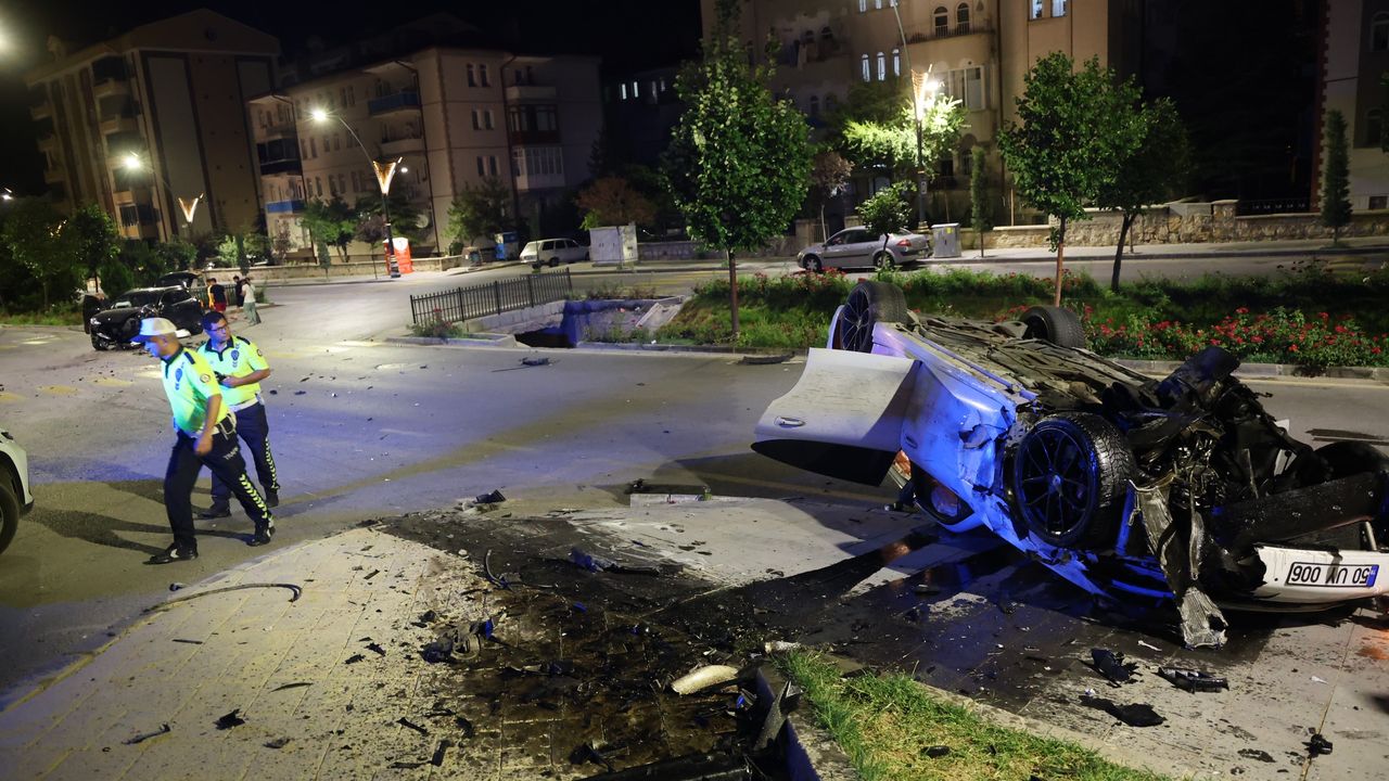 Nevşehir'de Kaza Sonucu Bir Araç Takla Attı: 2 Kişi Yaralandı