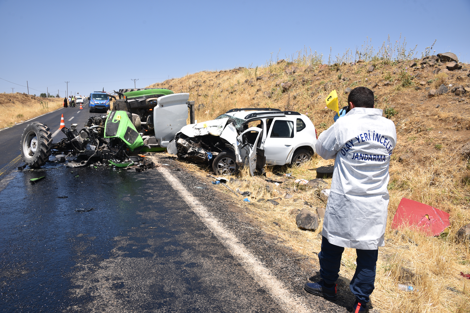 Siverek'te meydana gelen trafik kazasında bir kişi hayatını kaybetti, 2 kişi ise yaralandı.
