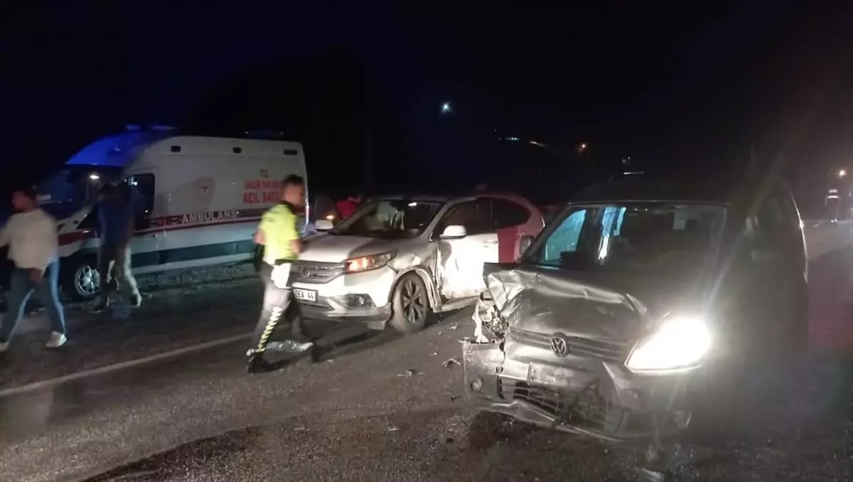 Doğanşehir'de 5 kişinin yaralandığı iki trafik kazası oldu.