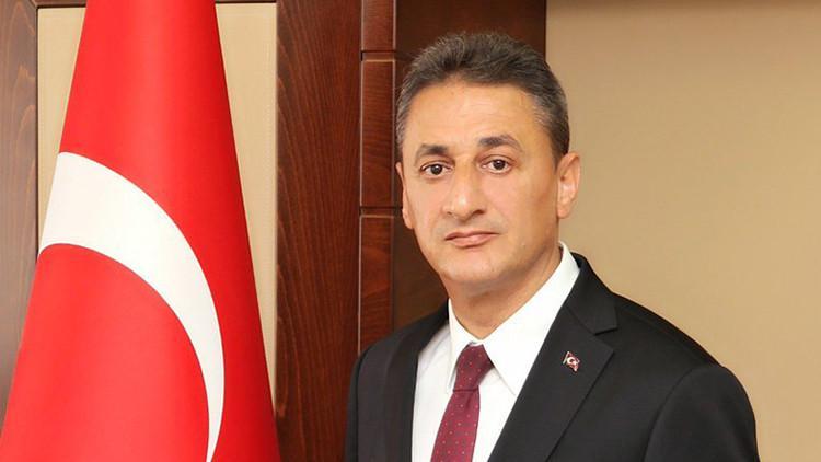 Eski Bitlis Valisi Erol Karaömeroğlu, kaza sonucu yaşamını yitirdi.