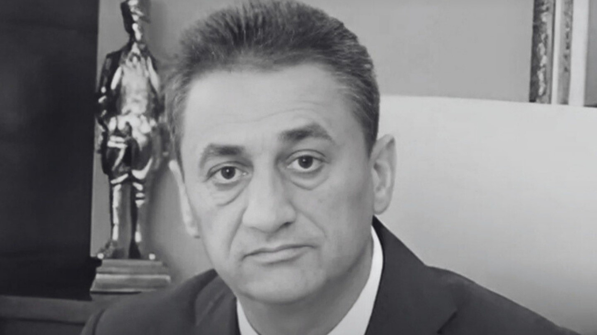 Eski Bitlis Valisi Erol Karaömeroğlu, Sivas'ta kaza geçirerek hayatını kaybetti.