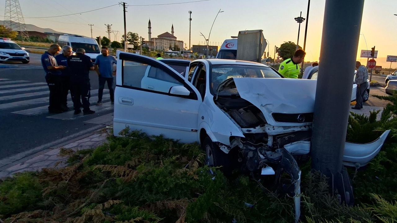 TOKİ Kavşağında meydana gelen kazada 4 kişi yaralandı, aralarında bir çocuk da vardı.
