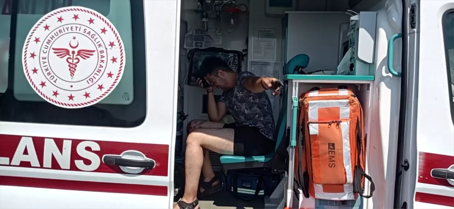 Ayvalık'ta trafik kazasında 3 kişi yaralandı.