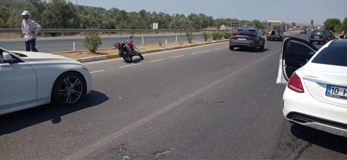 Ayvalık'ta Trafik Olayı Sonucu 3 Kişi Yaralandı