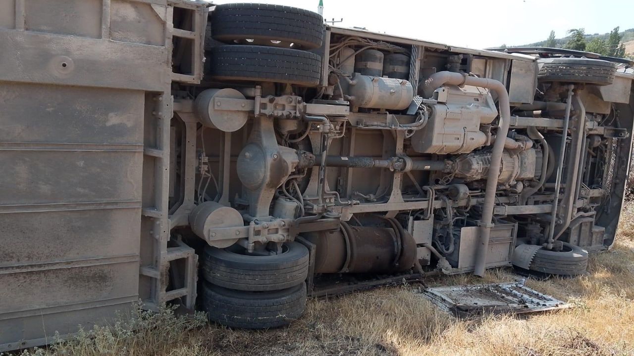 Eskişehir Tepebaşı'nda Kaza: Belediye Otobüsü Devrildi