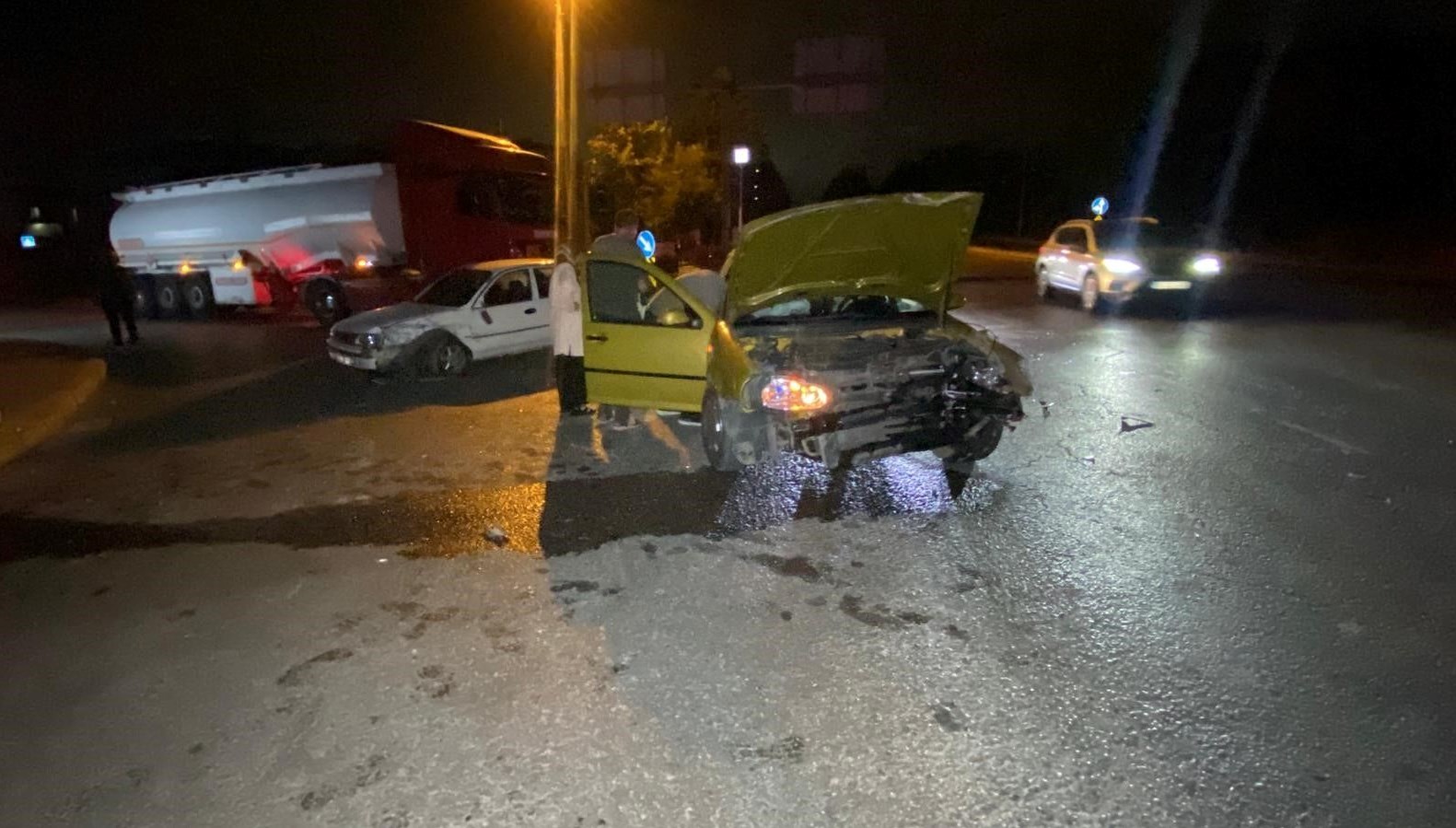 Trafik kazası kavşakta oldu.