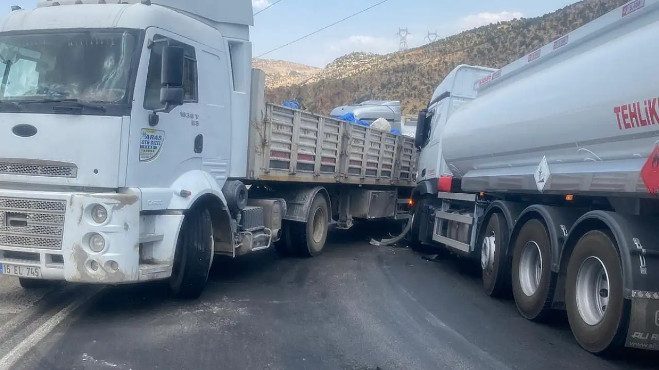 Eruh Yolu'nda Tır Kaza Yaptı: Ekonomik Zarar Meydana Geldi