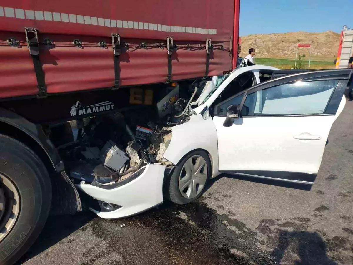 İmranlı'da trafik kazasında 6 kişi yaralandı.