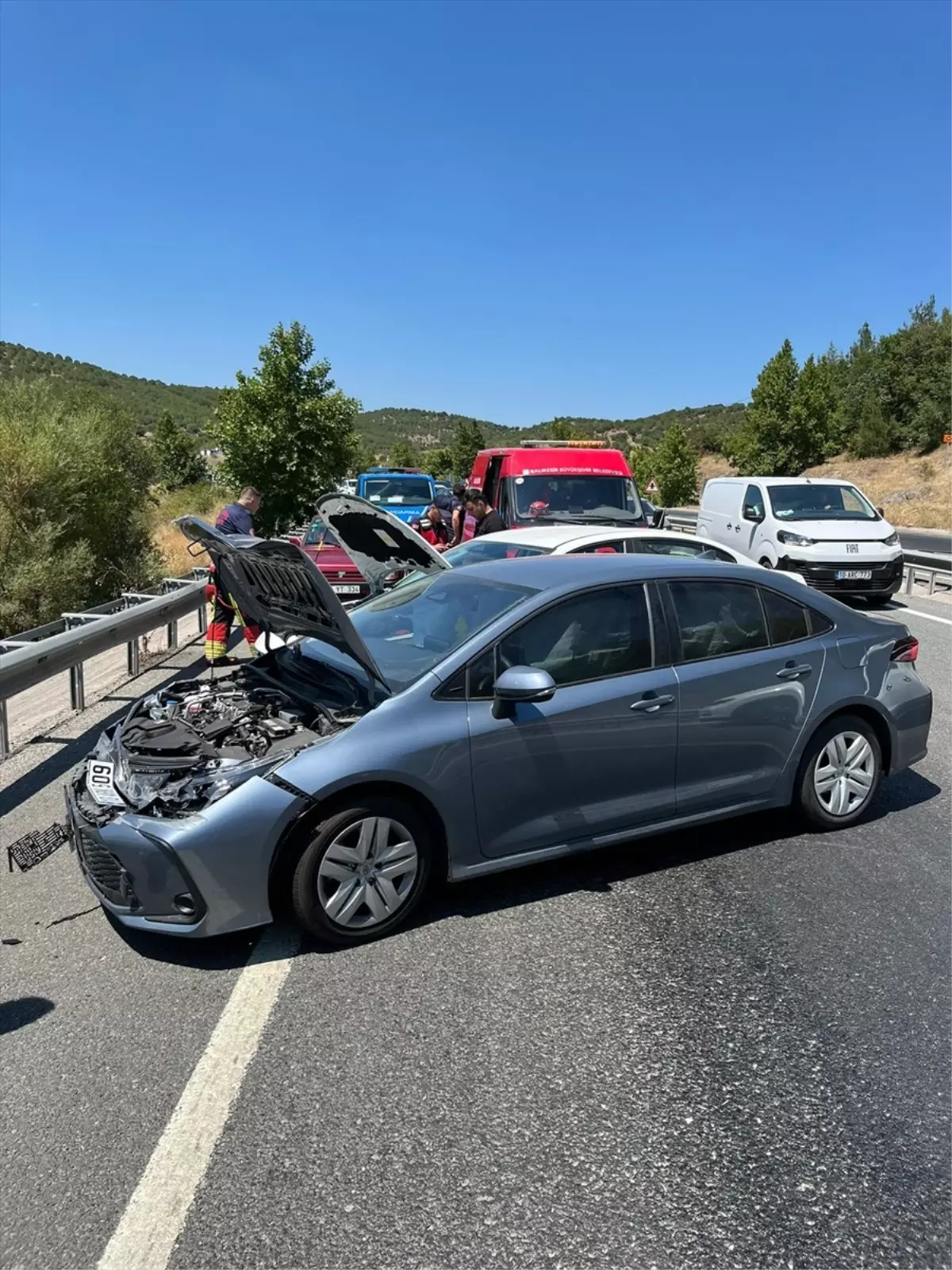 İvrindi'de Zincirleme Trafik Kazası Nedeniyle 4 Kişi Yaralandı.