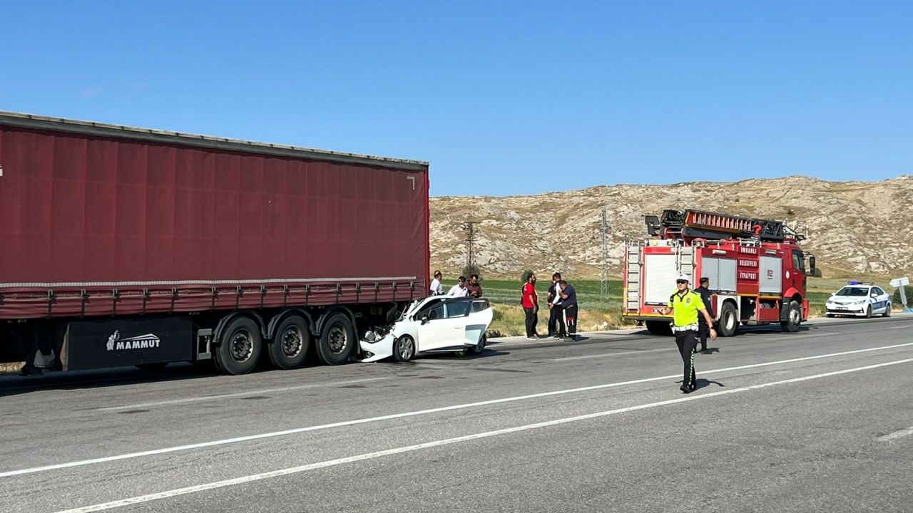 Sivas İmranlı'da Trafik Kazasında 3 Yaşındaki Çocuk Hayatını Kaybetti