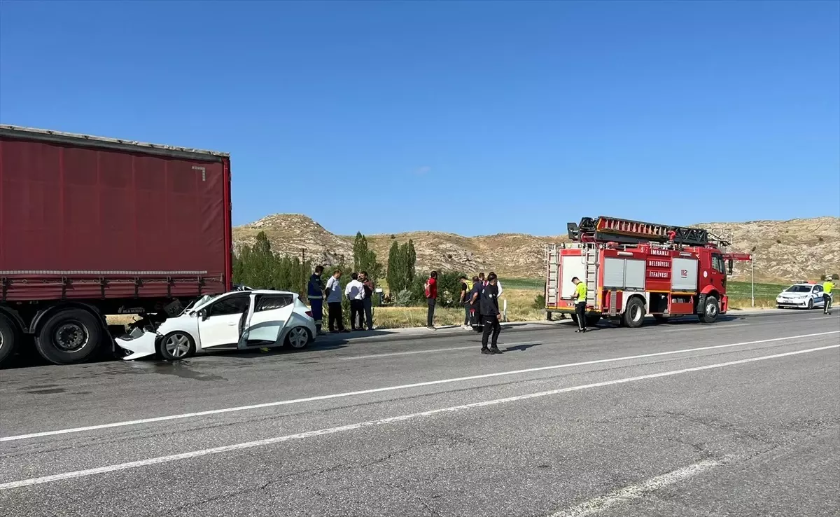 Sivas'ta Trafik Kazasında Bir Çocuk Hayatını Kaybetti, Beş Kişi Yaralandı.