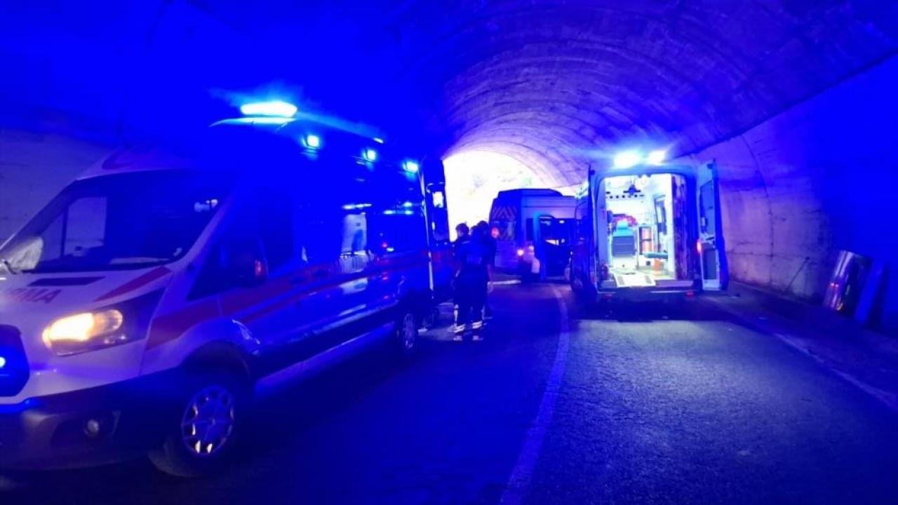 Tunceli'de tüneldə trafik hadisəsi: 8 insan zələləndi.