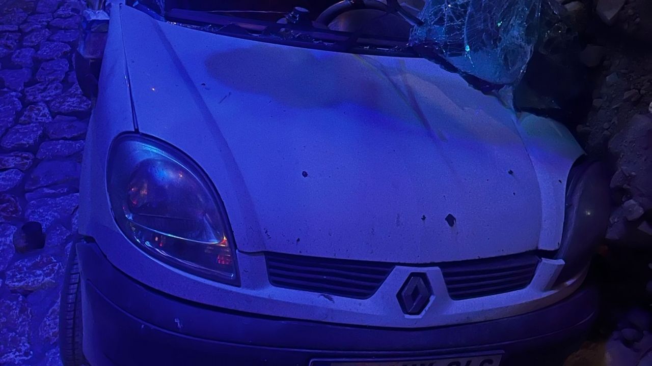 Balıkesir'de ardışık trafik kazasında bir kişi hayatını kaybetti, yedi kişi de yaralandı.