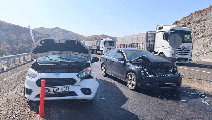 Elazığ'da zincirleme trafik kazasında 1 kişi yaralandı.