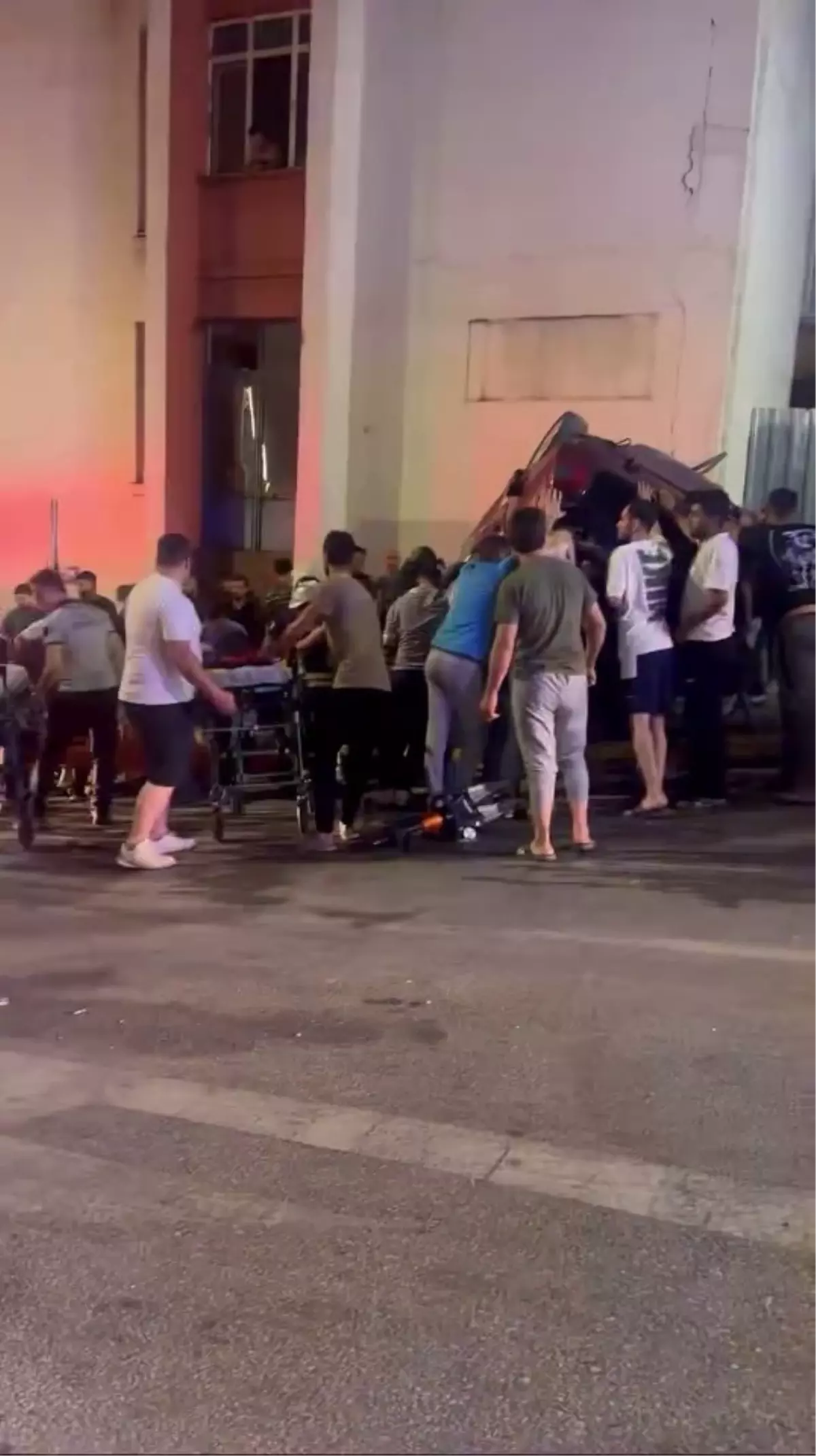 Kocaeli'de Trafik Kazasında 2 Kişi Hayatını Kaybetti, 3 Kişi Yaralandı