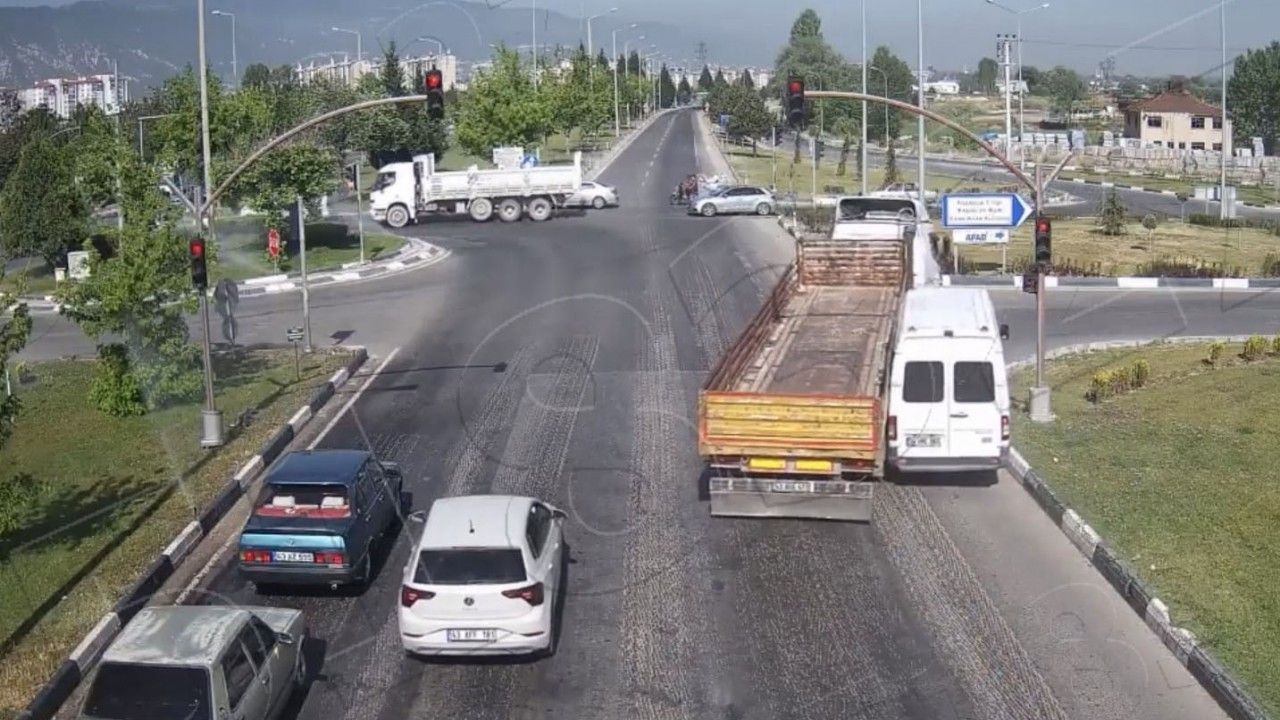 Kütahya'daki Trafik Kazaları KGYS Kameralarında Görüntülendi
