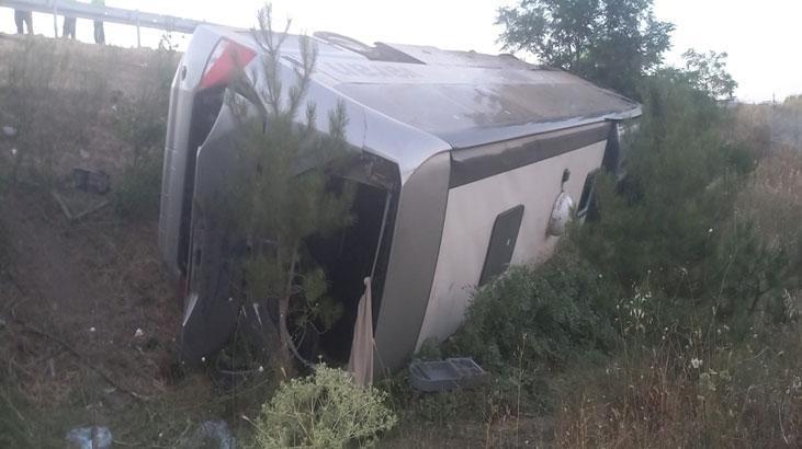 Balıkesir'de otobüs kaza yaptı: 27 kişi yaralandı.