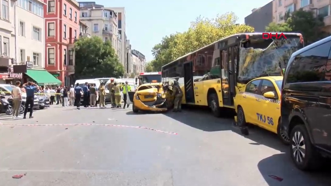 Beyoğlu'nda endişe veren kaza