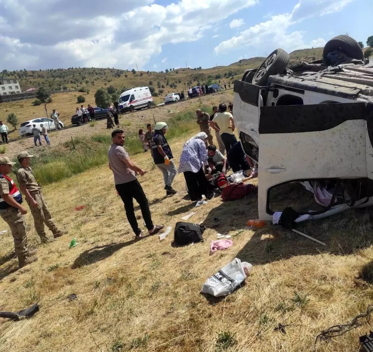 Bingöl'de trafik olayında 1 çocuk hayatını kaybetti, 6 kişi yaralandı.