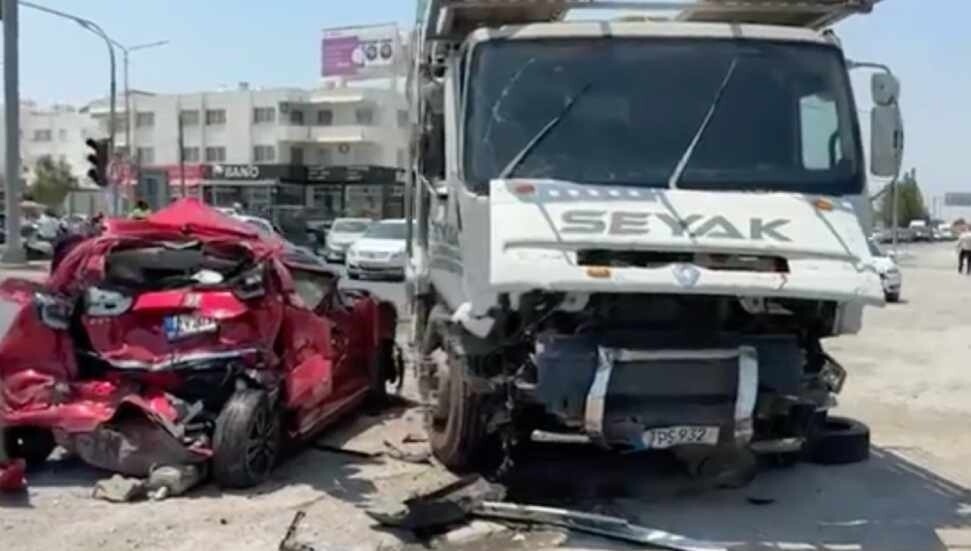 Honda'nın farlarında kaza: 2 kişi yaralandı
