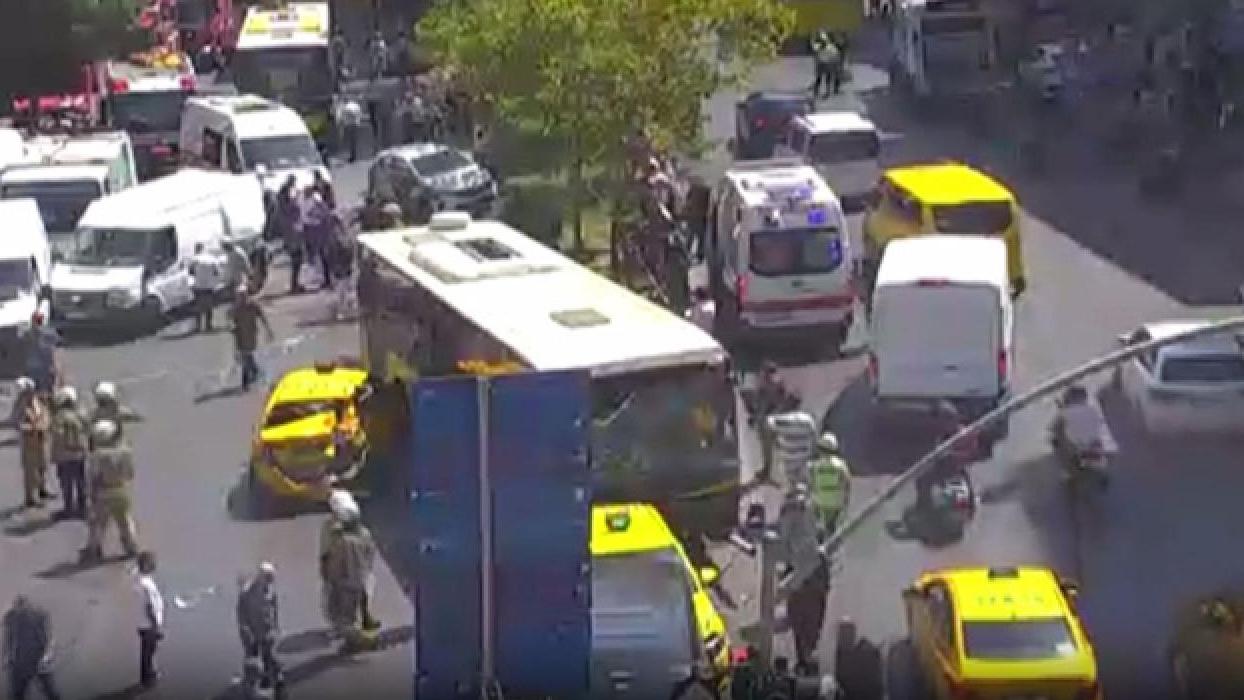 İstanbul'da 9 aracın karıştığı büyük kaza oldu.
