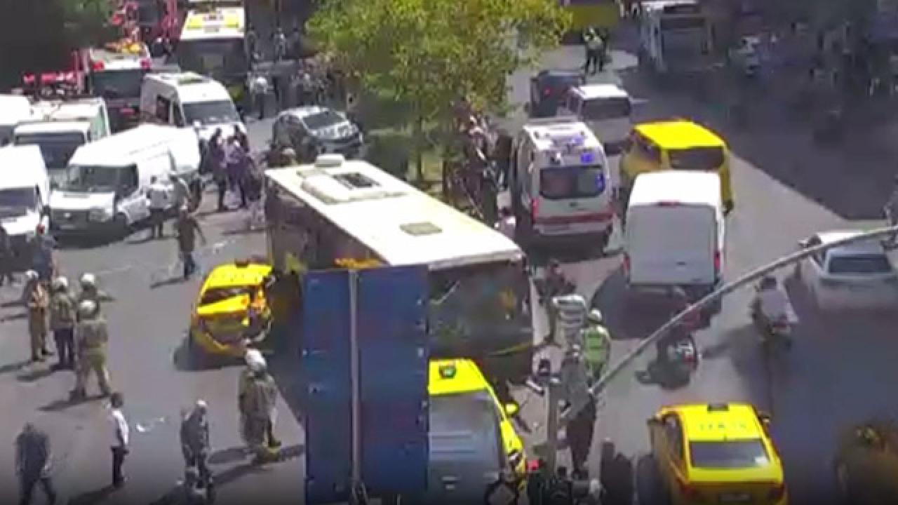 İstanbul'da ardışık kaza: 9 araç çarpıştı