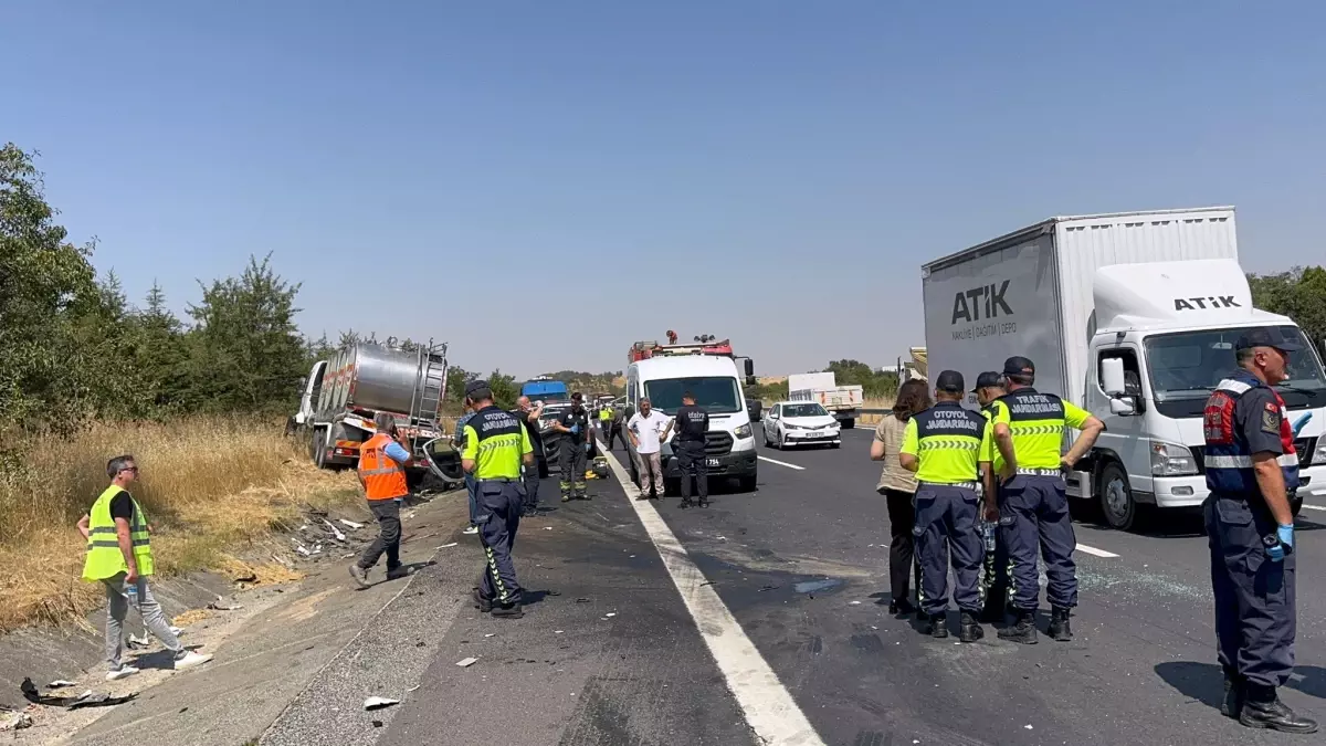 Şerit Çizgisini Geçen Trafik Kazası: 4 Kişi Hayatını Kaybetti