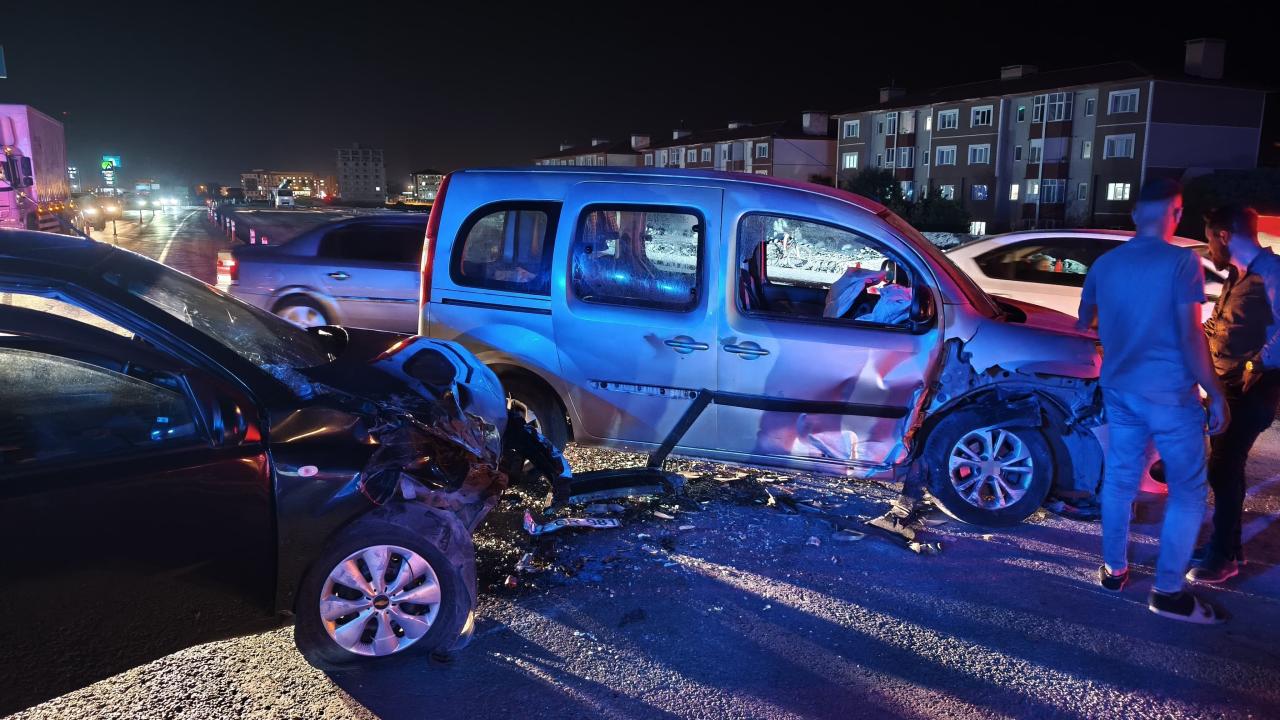 Bitlis'te trafik kazasında 13 kişi yaralandı.