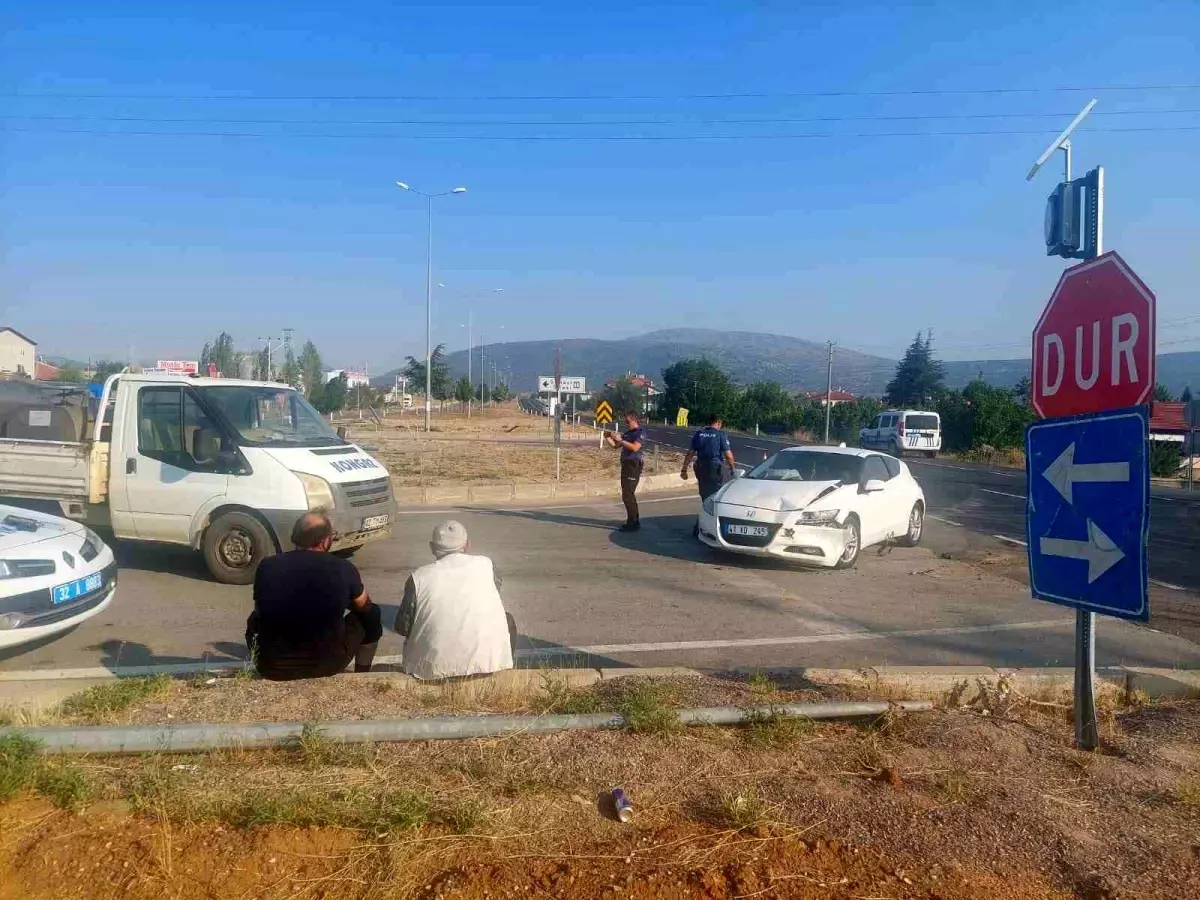 Isparta'da Kaza: Araç Sürücüsü Yaralandı