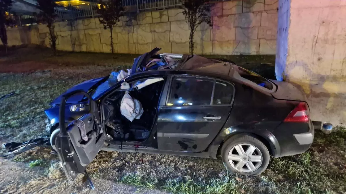 İzmit'te Trafik Kazasında 2 Kişi Yaralandı.