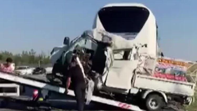Otobüs arızası sonucu meydana gelen korkunç kazada 2 kişi hayatını kaybetti ve 1 kişi ağır yaralandı.