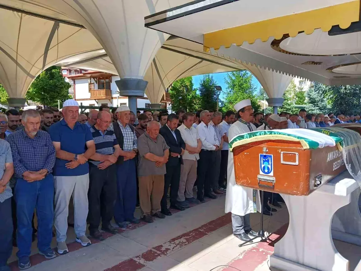 Ankara'da korkunç trafik kazasında 3 kişi hayatını kaybetti, 2 kişi yaralandı.