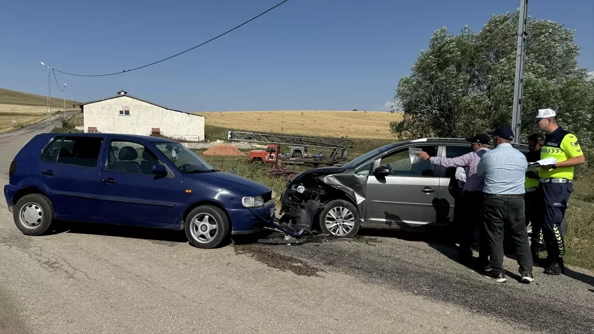 Bayburt'ta Trafik Olayı: 4 Kişi Yaralandı