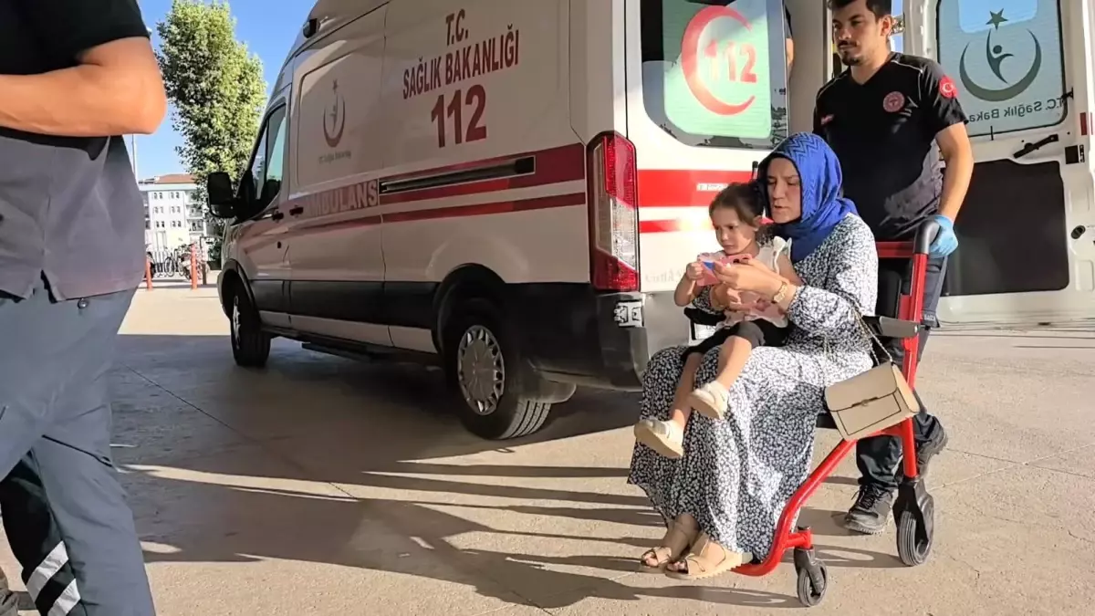 İnegöl'de Trafik Kazasında 2 Kişi Yaralandı