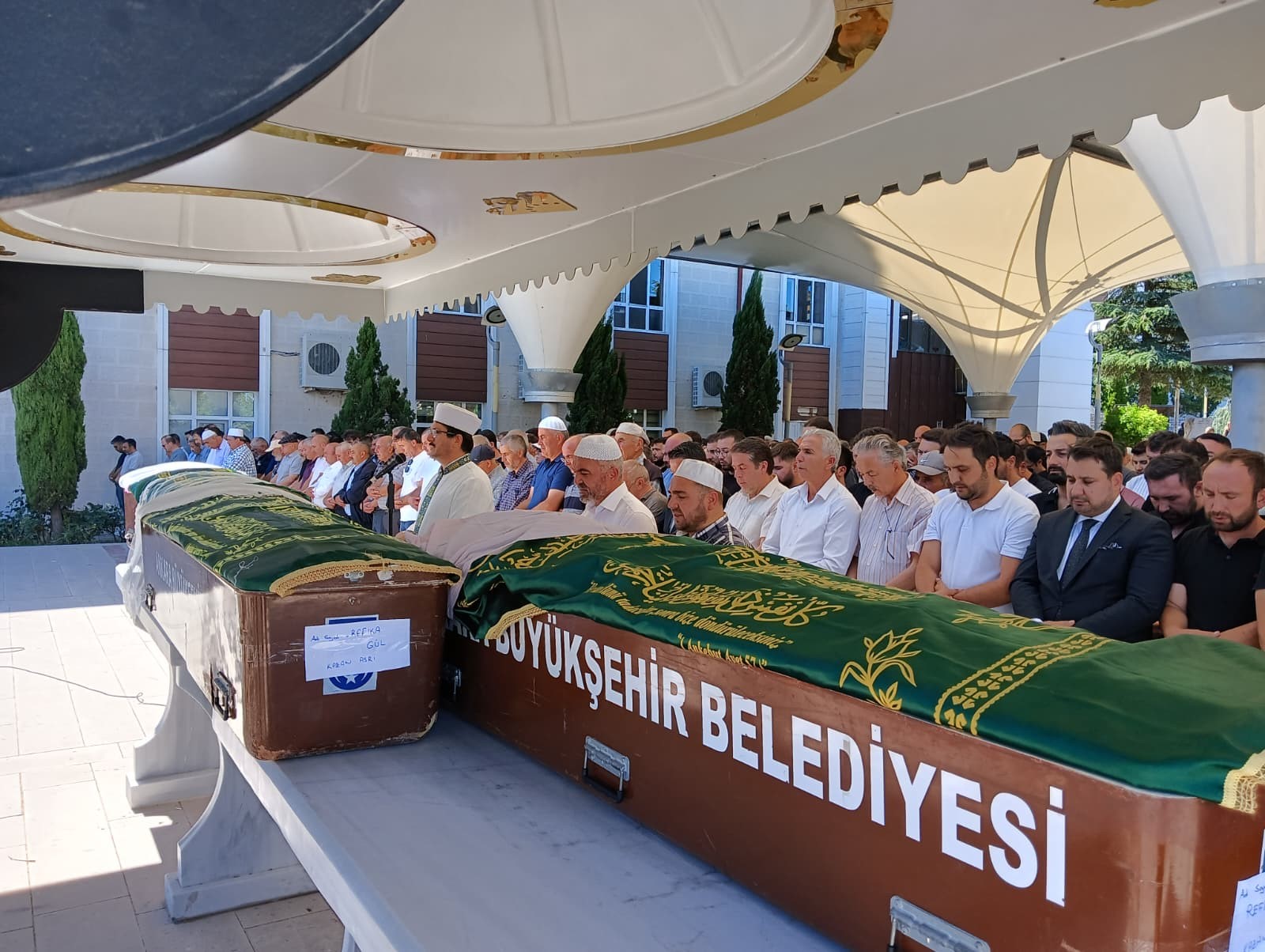Korkunç kazada 3 kişi hayatını kaybetti: Sürücü, yolun ortasında koşan köpeği önlemek için bir manevra yapmıştı iddiasıyla suçlandı.