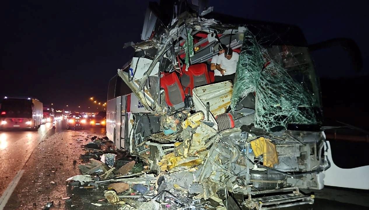 TAG Otoyolu'nda korkunç bir trafik kazası oldu
