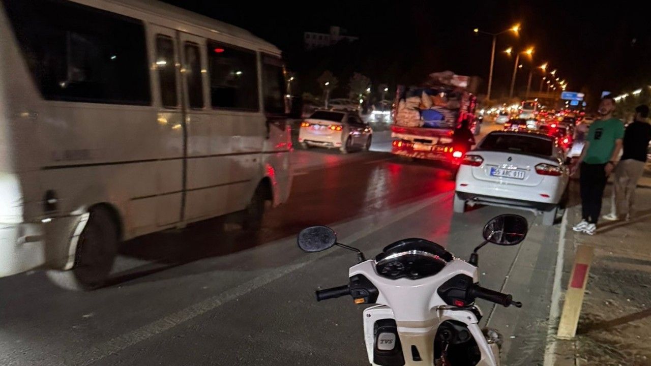 Zincirleme kaza sonucu 2 kişi yaralandı.